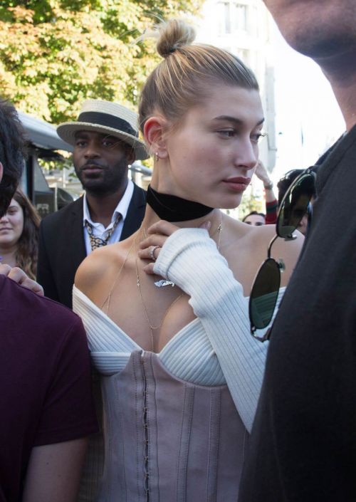 Hailey Rhode Baldwin Stills Out and About in Paris Photos 12