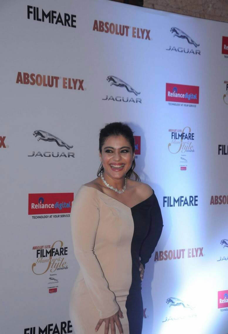 Kajol at Filmfare Glamour and Style Awards 2016 Photos