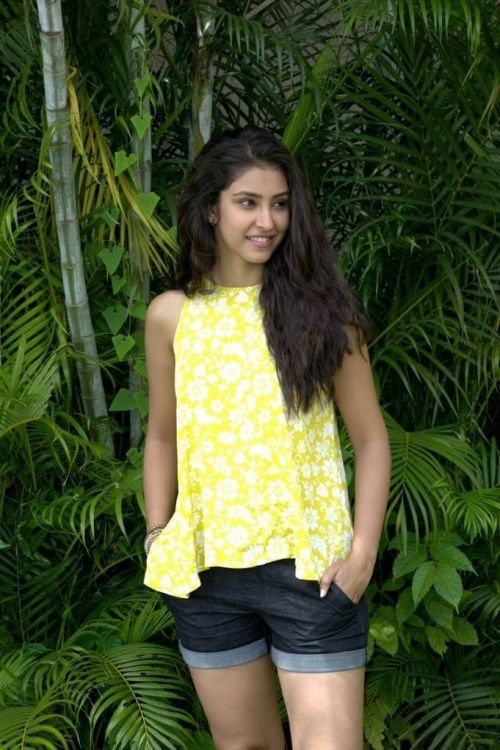 Navneet Kaur Dhillon Hot Photos from Ekta Movie 8