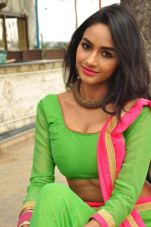 Pooja Sri at Dandiya Navrang Utsav 2016 Curtain Raiser Photos
