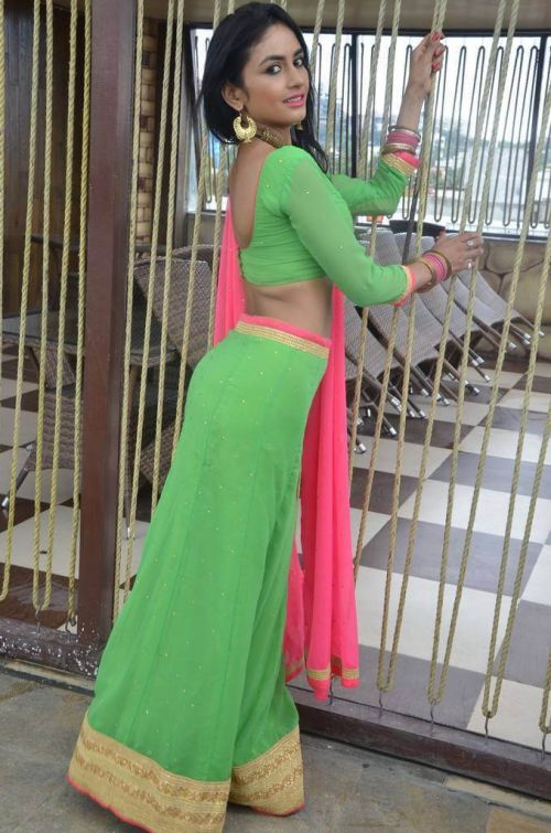 Pooja Sri at Dandiya Navrang Utsav 2016 Curtain Raiser Photos 17