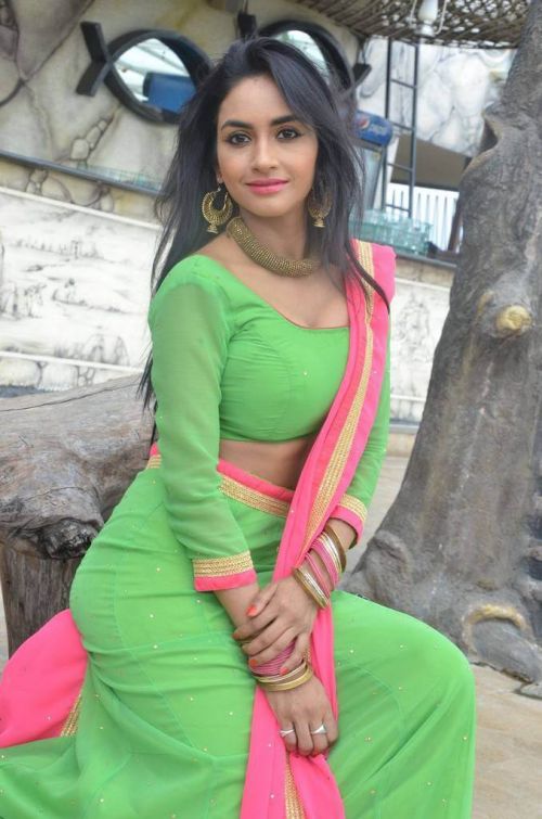 Pooja Sri at Dandiya Navrang Utsav 2016 Curtain Raiser Photos 7
