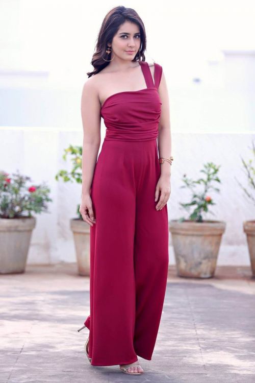 Rashi Khanna Hot Photos in Maroon Dress 2