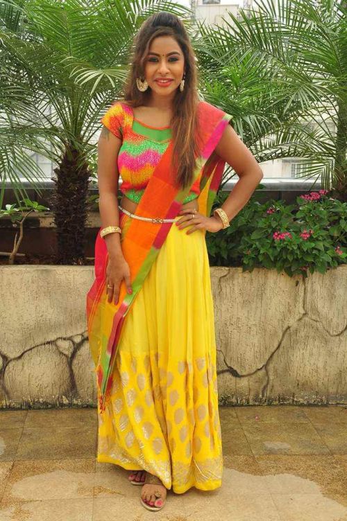 Srilekha Reddy Hot Photoshoot in Yellow Half Saree 13