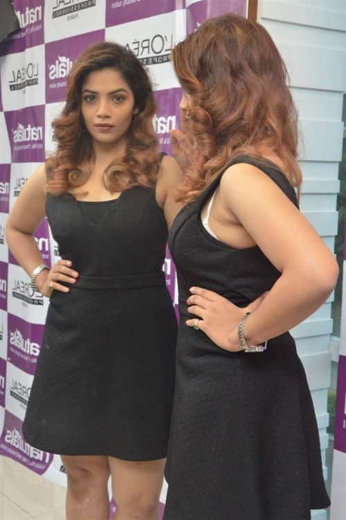 Telugu Actress Anamika at Naturals Salon Launch Photos 11