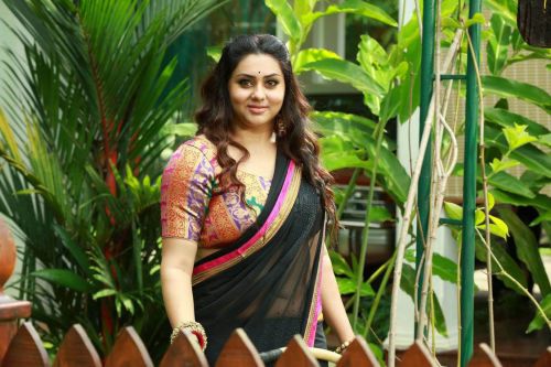 Mohanlal Manyampuli Telugu Movie Photos 1