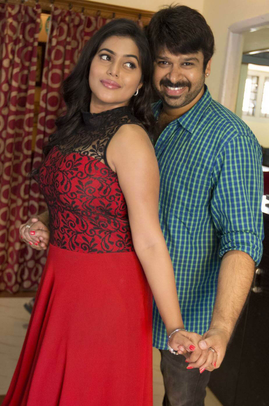 Poorna Manal Kayiru 2 Tamil Movie Images