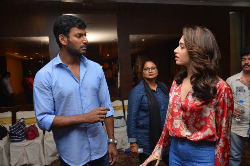 Vishal Okkadochadu Movie Press Meet Photos 8