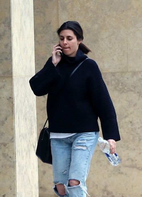 Jamie-Lynn Sigler Stills in Ripped Jeans Out in Los Angeles 3