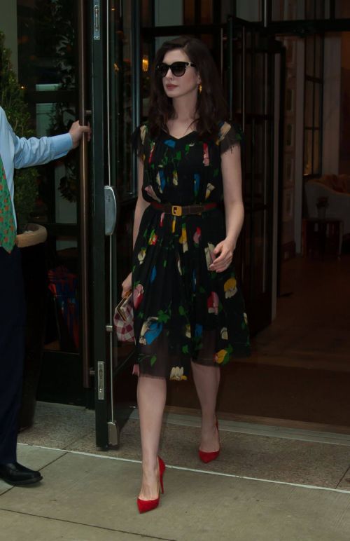 Anne Hathaway Stills Out and About in New York 2