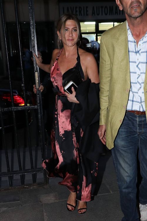Jennifer Aniston Stills at Verjus Restaurant in Paris 2
