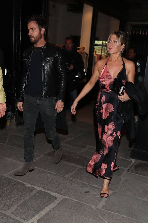 Jennifer Aniston Stills at Verjus Restaurant in Paris 6