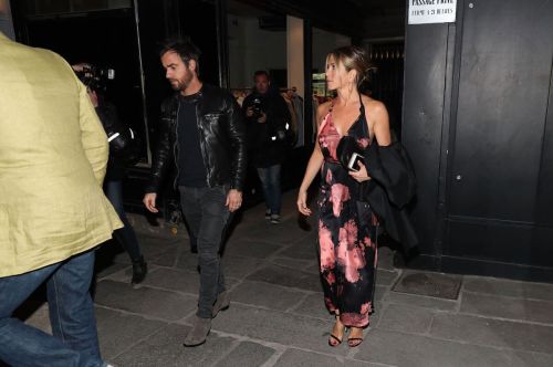 Jennifer Aniston Stills at Verjus Restaurant in Paris 7