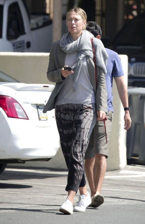 Maria Sharapova Stills Out for Lunch in Los Angeles 3