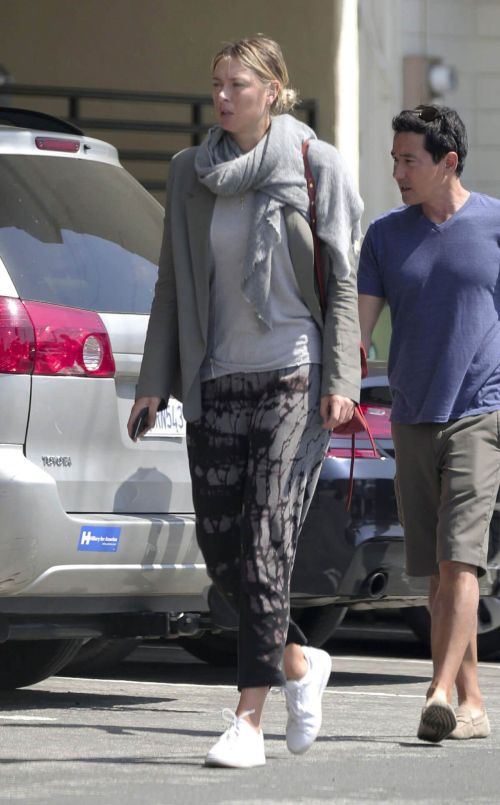 Maria Sharapova Stills Out for Lunch in Los Angeles 5