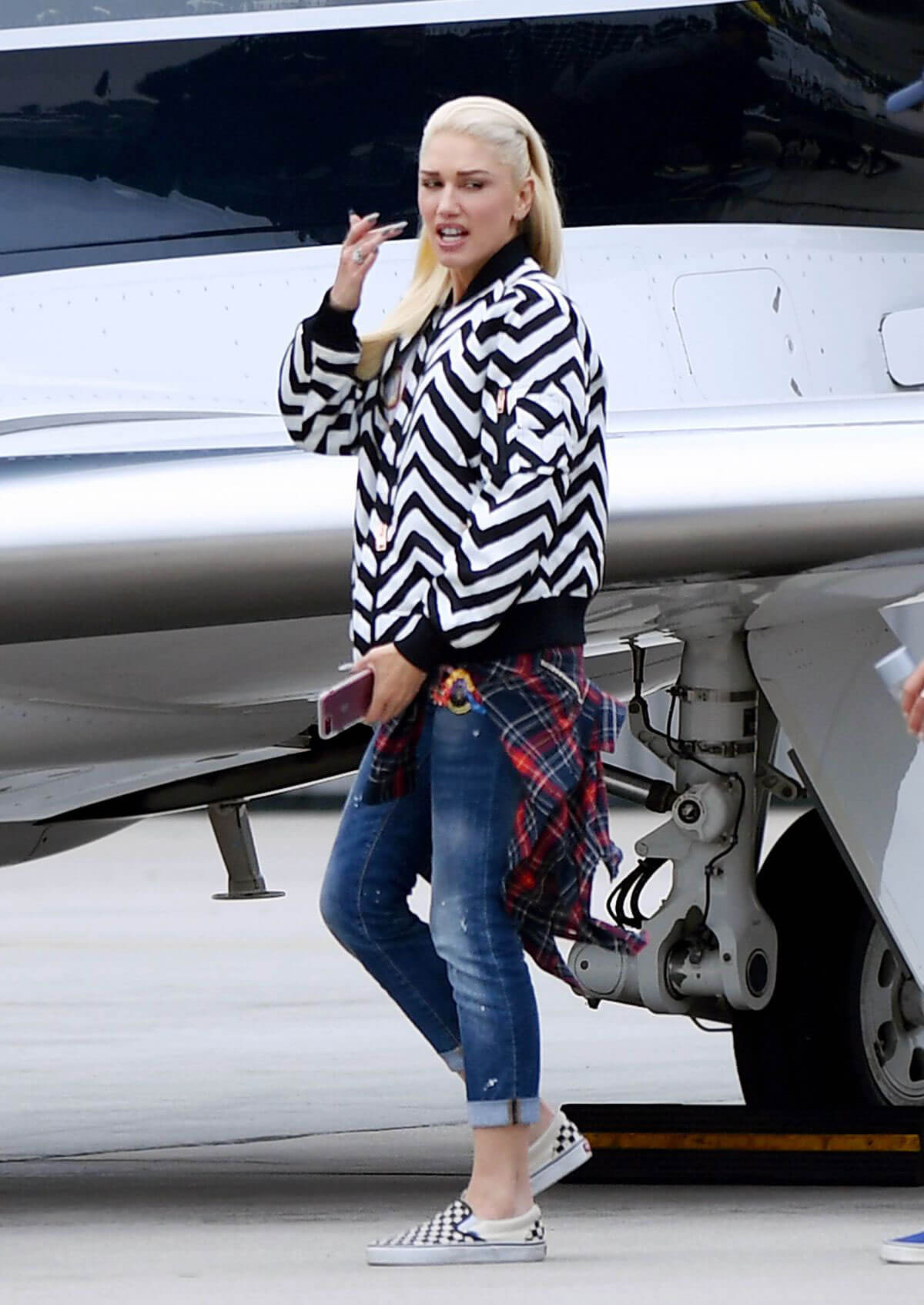 Gwen Stefani at Van Nuys Airport in los Los Angeles
