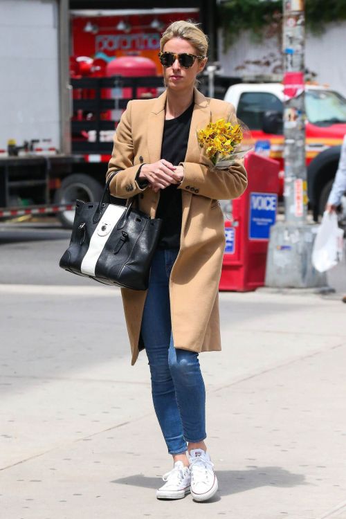 Nicky Hilton Out Buys Flowers in New York 2