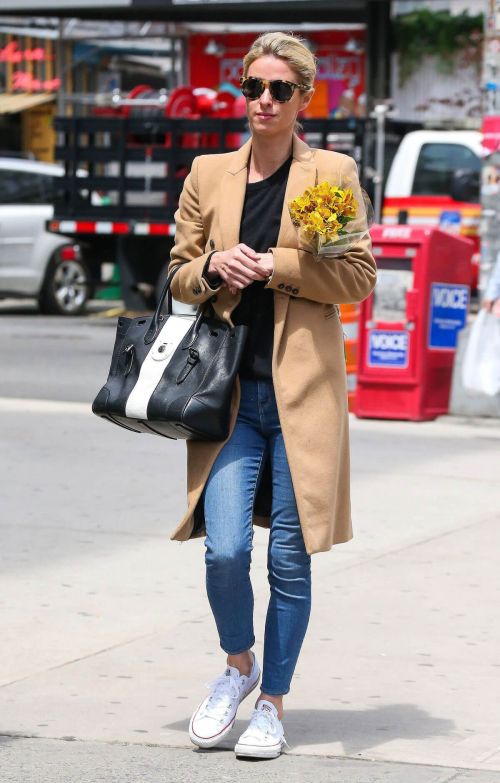 Nicky Hilton Out Buys Flowers in New York 3