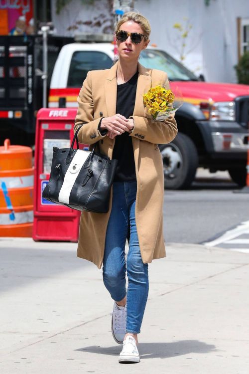 Nicky Hilton Out Buys Flowers in New York 5