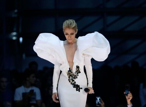 Celine Dion Performs at 2017 Billboard Music Awards in Las Vegas 4