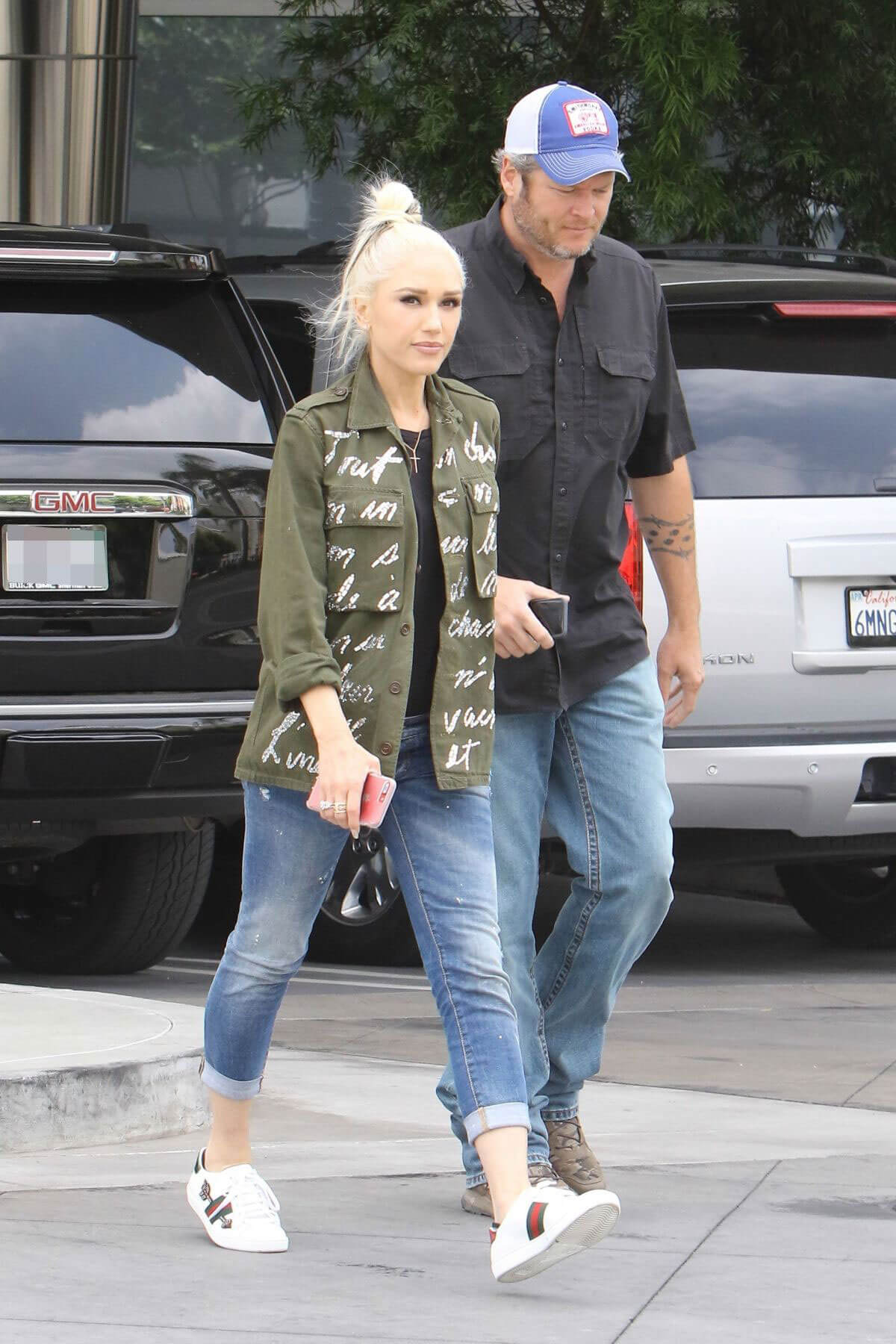 Gwen Stefani Arrives at a Recording Studio in Hollywood