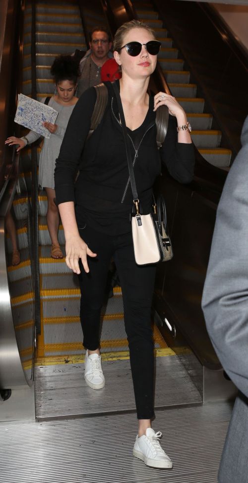 Kate Upton at Los Angeles International Airport 1