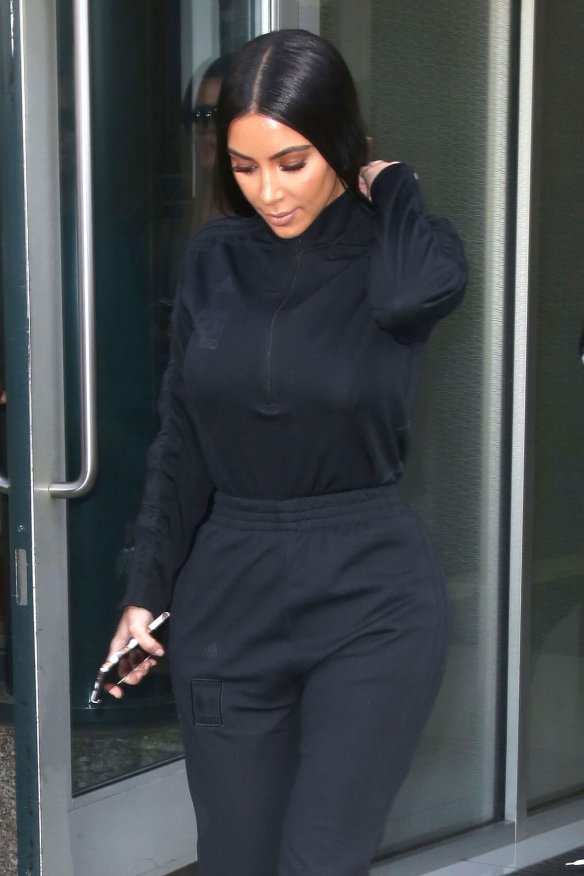 Kim Kardashian Leaves Her Apartment in New York