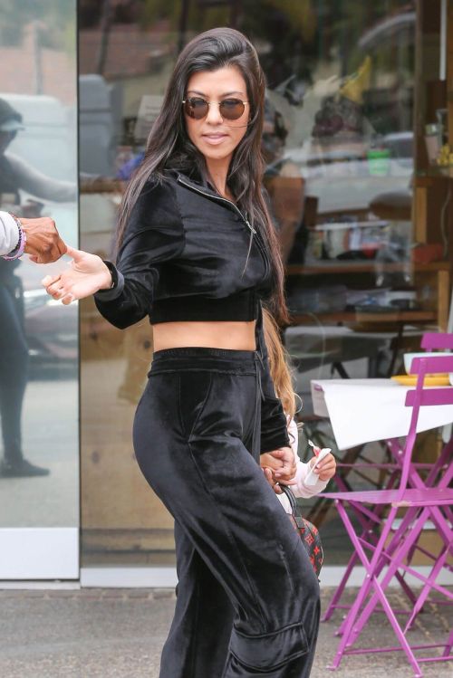 Kourtney Kardashian at Color Me Mine in Calabasas 12