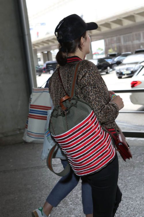 Marion Cotillard at Nice Airport 4