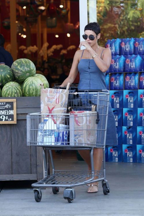 Nicole Murphy Out for Grocery Shopping at Bristol Farms in Beverly Hills 4