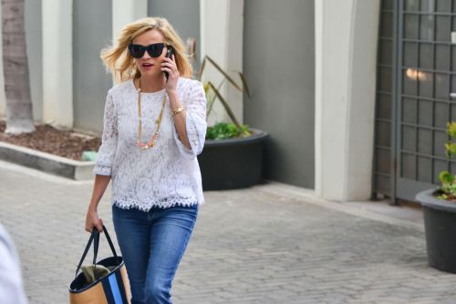 Reese Witherspoon Out in Beverly Hills 5