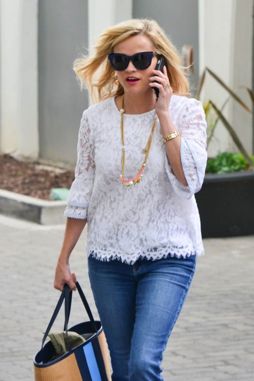 Reese Witherspoon Out in Beverly Hills 6