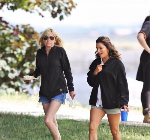 Anna Faris and Eva Longoria Stills on the Set of Oerboard in Vancouver 10