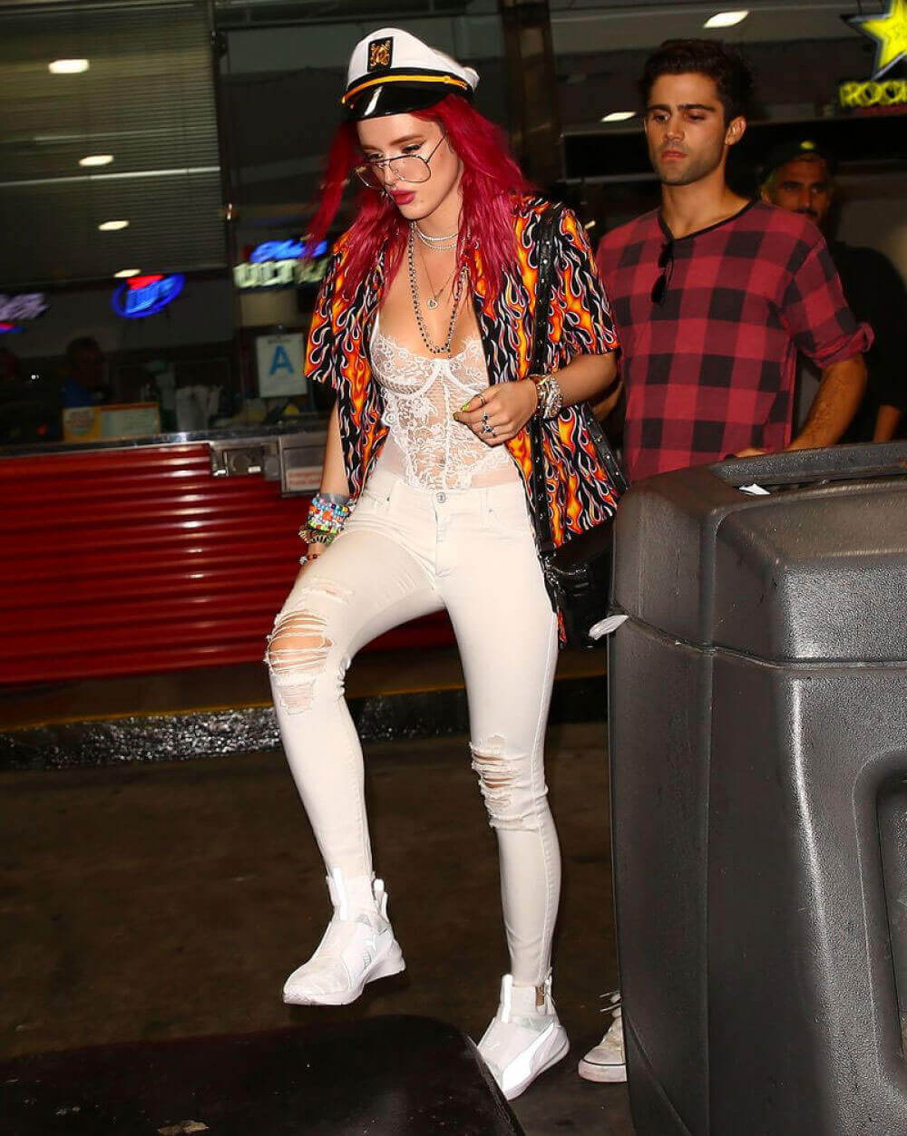 Bella Thorne Stills Out and About in Los Angeles Images 8