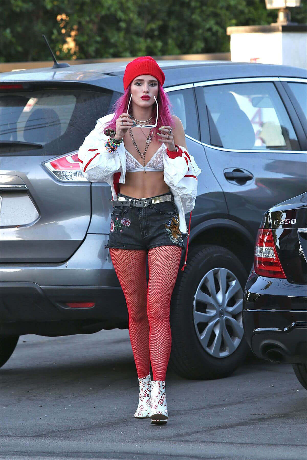 Bella Thorne Stills Out and About in Los Angeles Images 2