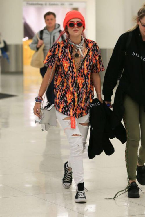 Bella Thorne Stills at Los Angeles International Airport 5