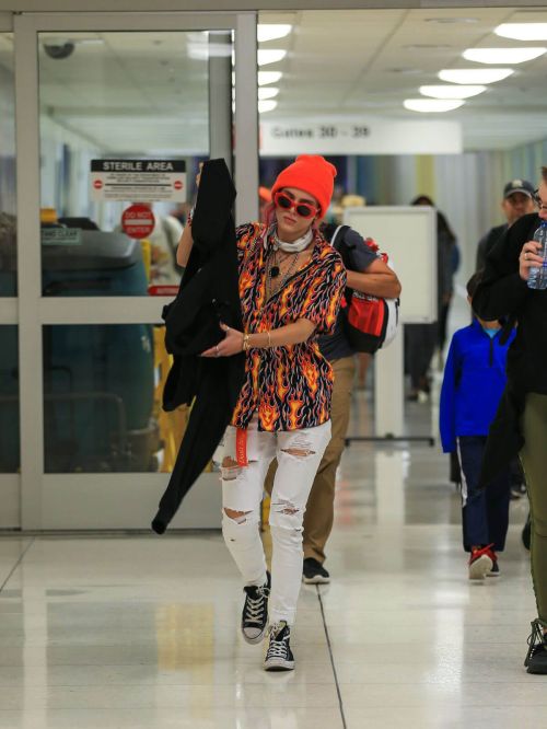 Bella Thorne Stills at Los Angeles International Airport 6