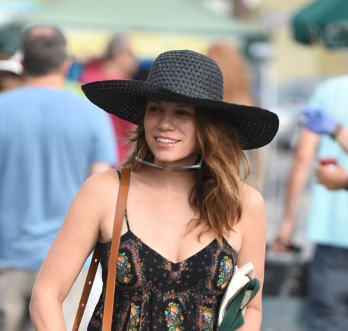 Bethany Joy Lenz Stills Shopping at Farmers Market in Los Angeles 6