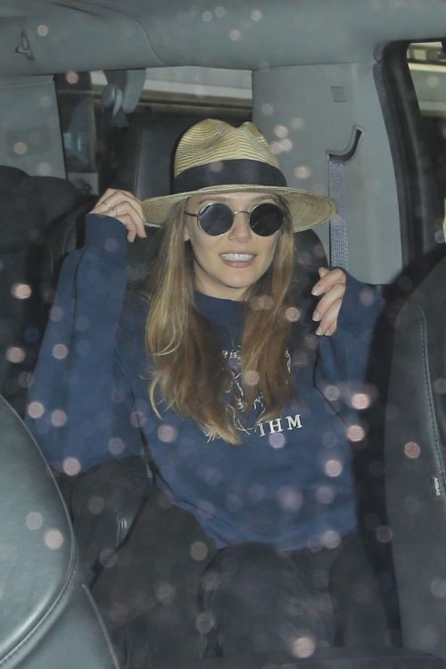 Elizabeth Olsen Stills at Los Angeles International Airport 10