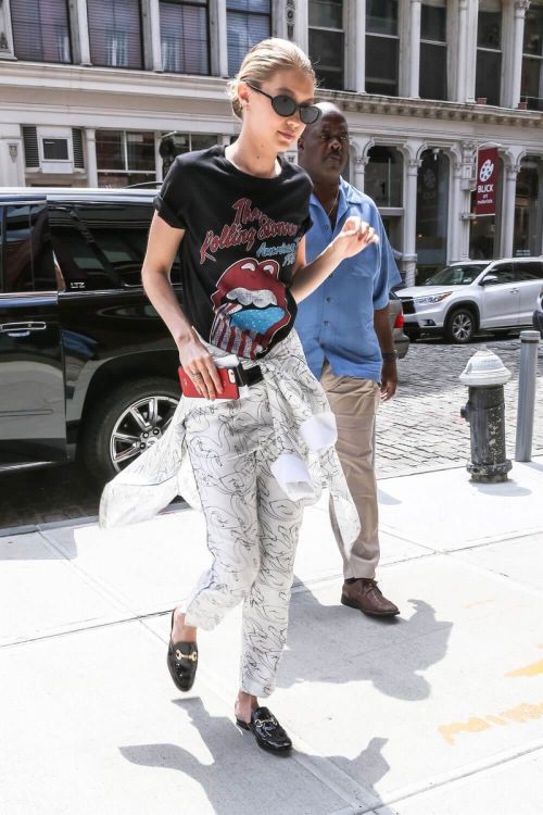 Gigi Hadid Stills at Her Apartment in New York 10