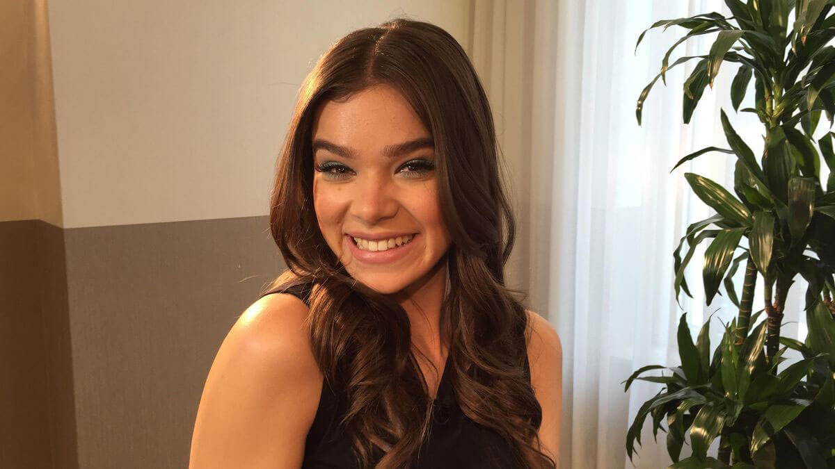 Hailee Steinfeld Stills at Kika Live Interview Photos