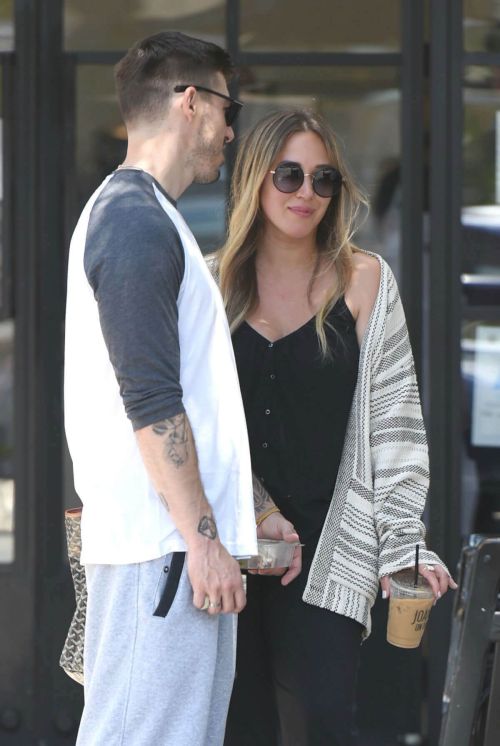 Haylie Duff Stills Out and About in Los Angeles 4