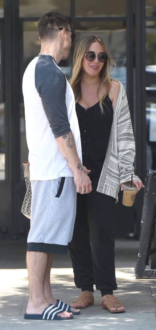 Haylie Duff Stills Out and About in Los Angeles 5