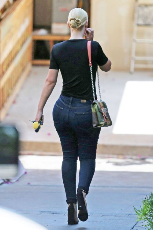 Iggy Azalea Stills at a Friend