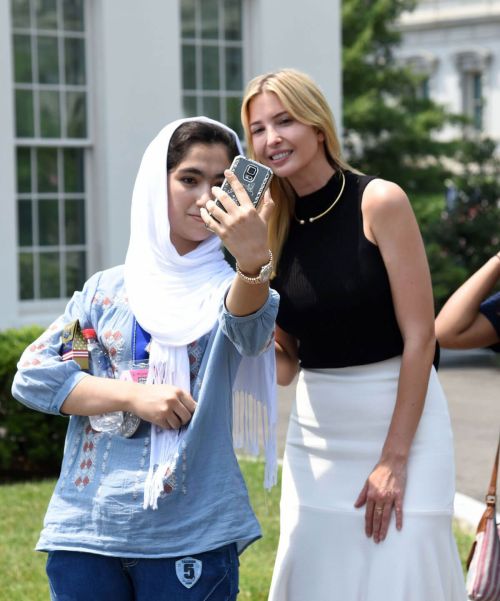 Ivanka Trump with Students Photos in Front of West Wing at White House 5