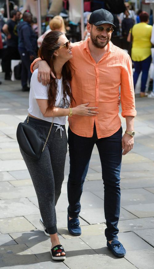 Jennifer Metcalfe Stills Out Shopping in Newcastle 1