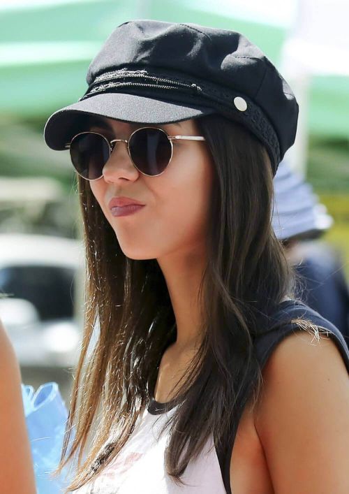 Victoria Justice and Madison Reed Stills at Visit a Farmers Market in Los Angeles - 27/07/2017 6