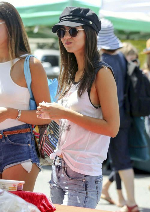 Victoria Justice and Madison Reed Stills at Visit a Farmers Market in Los Angeles - 27/07/2017 10
