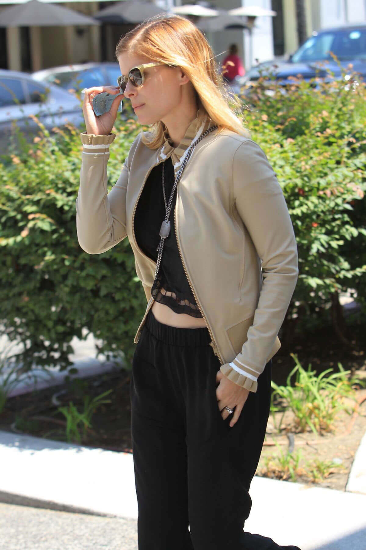 Kate Mara Stills Out for Lunch with Friends at Cafe Gratitude in Beverly Hills
