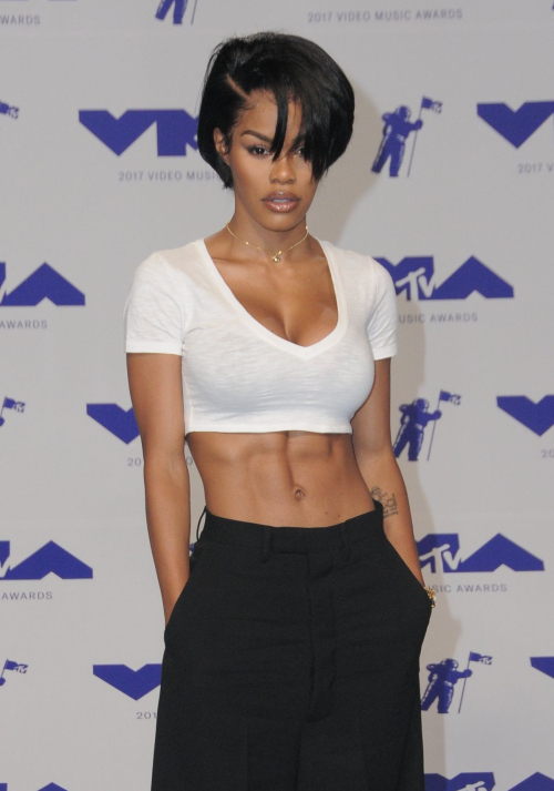 Teyana Taylor flashes abs at 2017 MTV Video Music Awards in Los Angeles 6